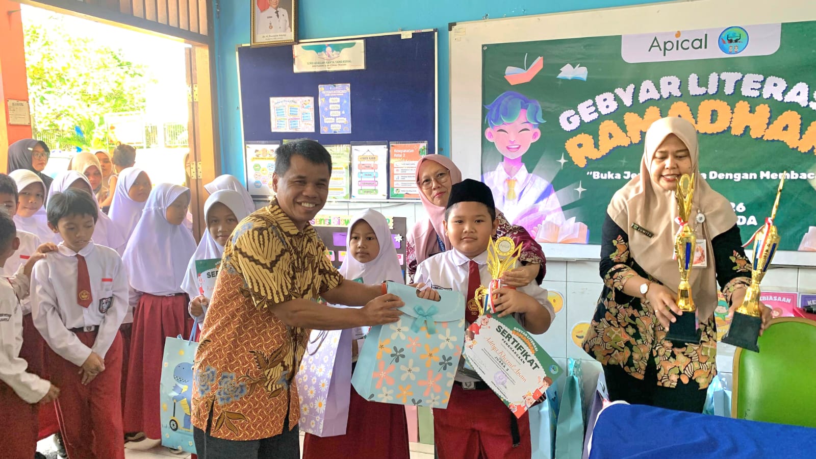 Portal Berita Indonesia dan Dunia Terkini Hari Ini, Update Harian Terbaru, Terlengkap, Tajam, Aktual dan Berimbang. Go Teropong Rakyat